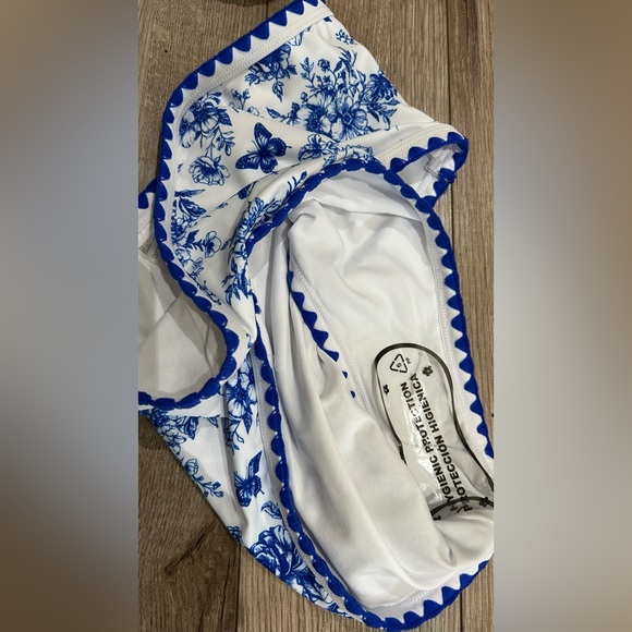 Cupshe Blue and White Floral Bikini - Picture 3 of 4